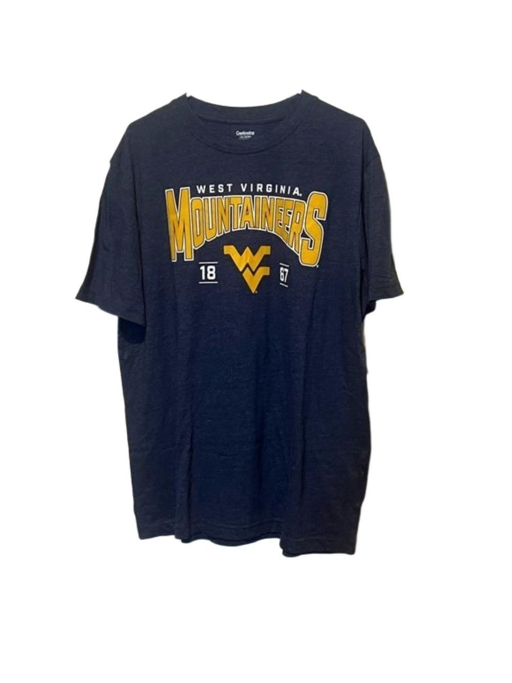 CAPTIVATING Men’s XL West Virginia Mountaineer shortsleeved tee shirt.